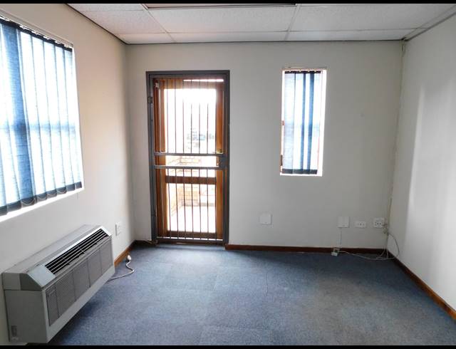 96M² OFFICE TO LET IN WELTEVREDEN PARK